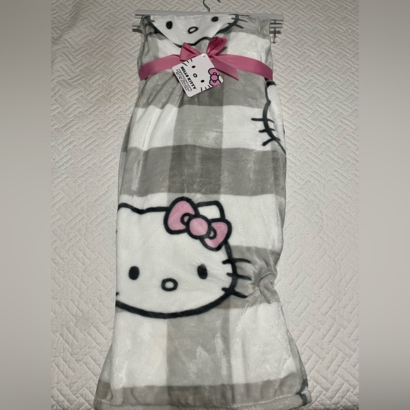 Hello Kitty Blanket - Picture 4 of 5